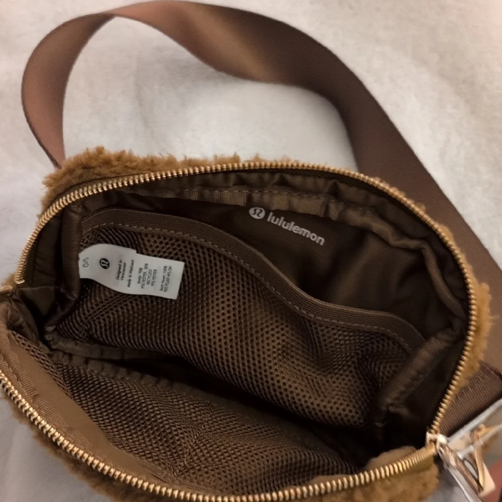 lululemon athletica Brown Fleece Bag - Picture 6 of 7